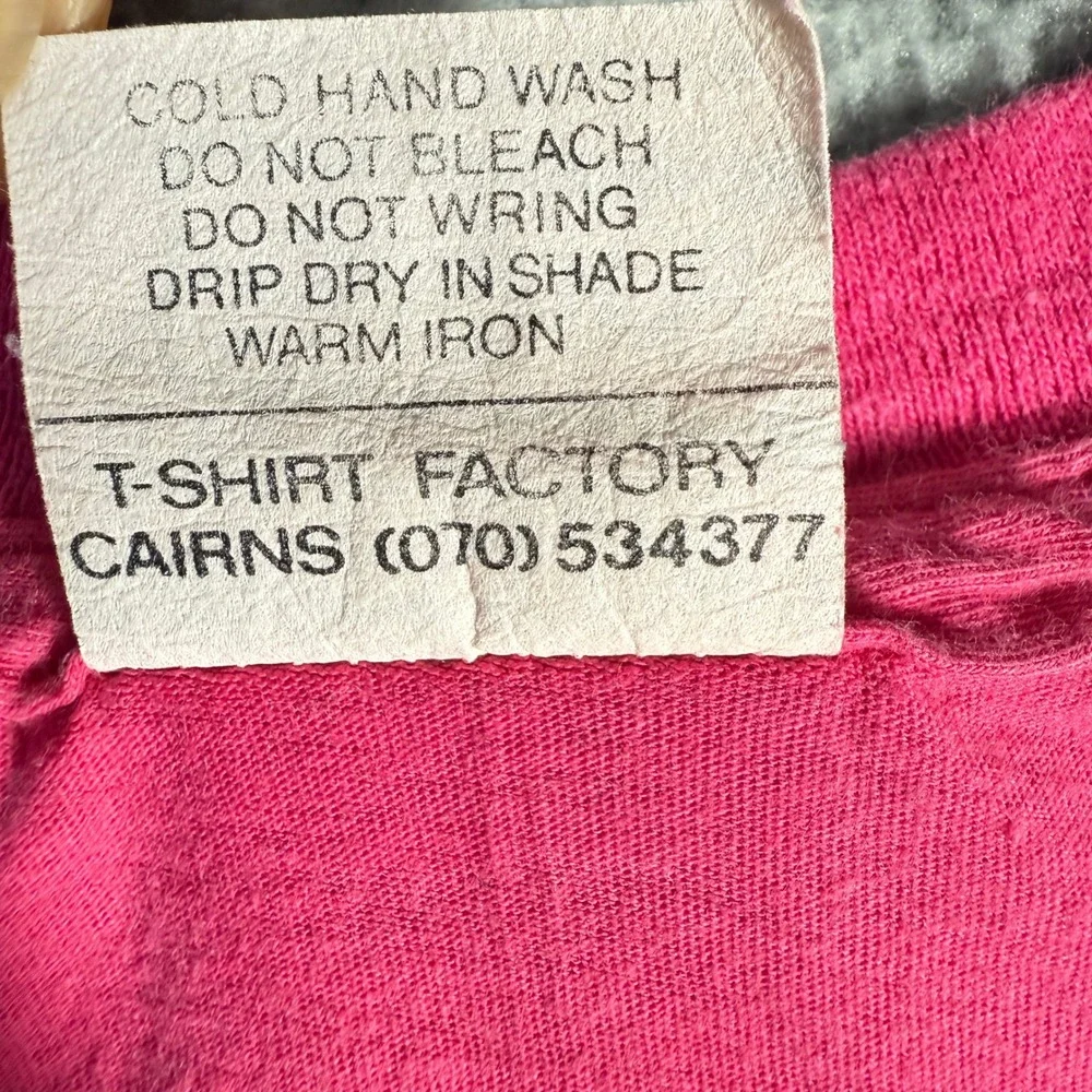 Vintage 90s Australian T-shirt Medium Pink Australia Made Tourism Attractions